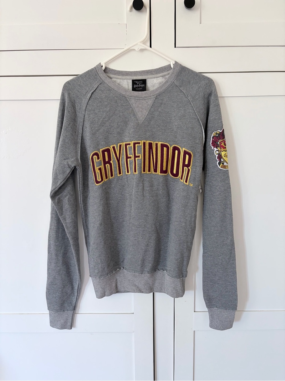 The Wizarding Wolrd Of Harry Pottery Gryffindor Gray Sweater Size XS